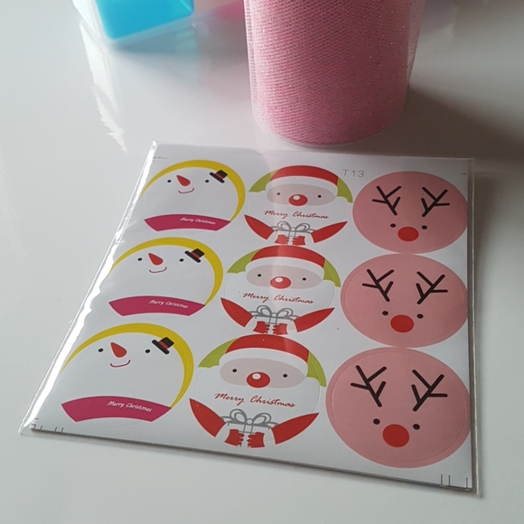 🎅🏼36 pcs NEW Merry Stickers 1.5" - Picture 6 of 6